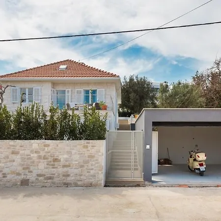 Villa Dolcevita Sutivan